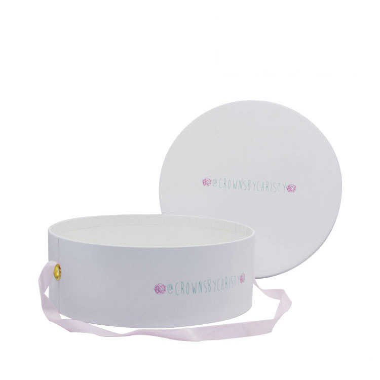 Round Box With a Ribbon Handle