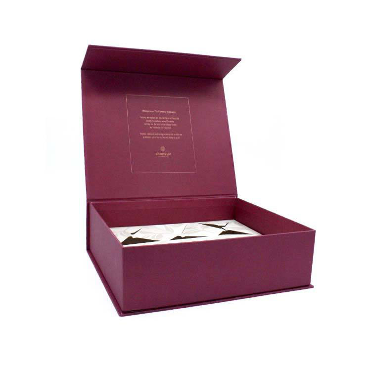 Magnet box with UV spot